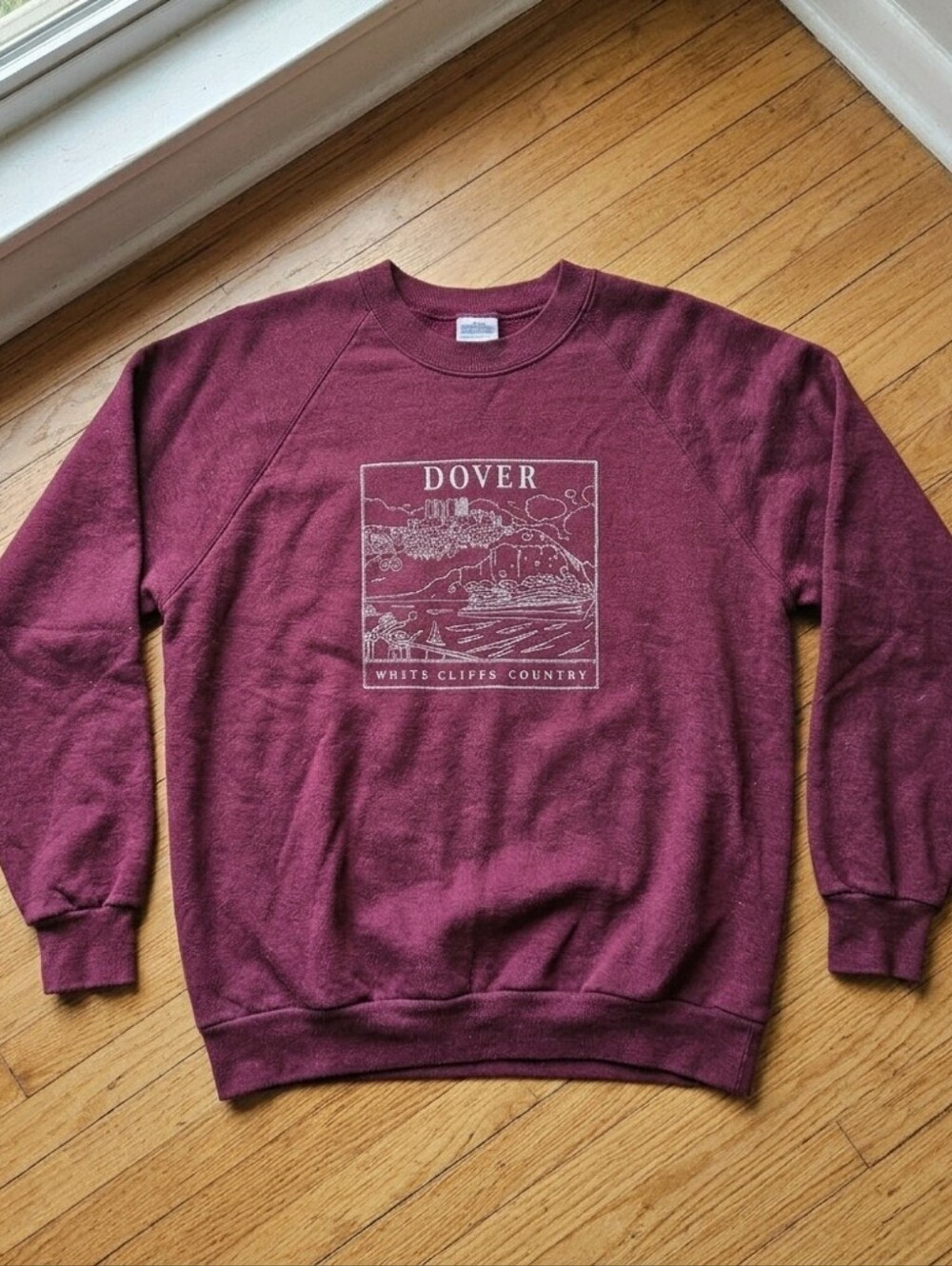 Vintage 90s Dover White Cliffs Country Graphic Crewneck Sweatshirt
